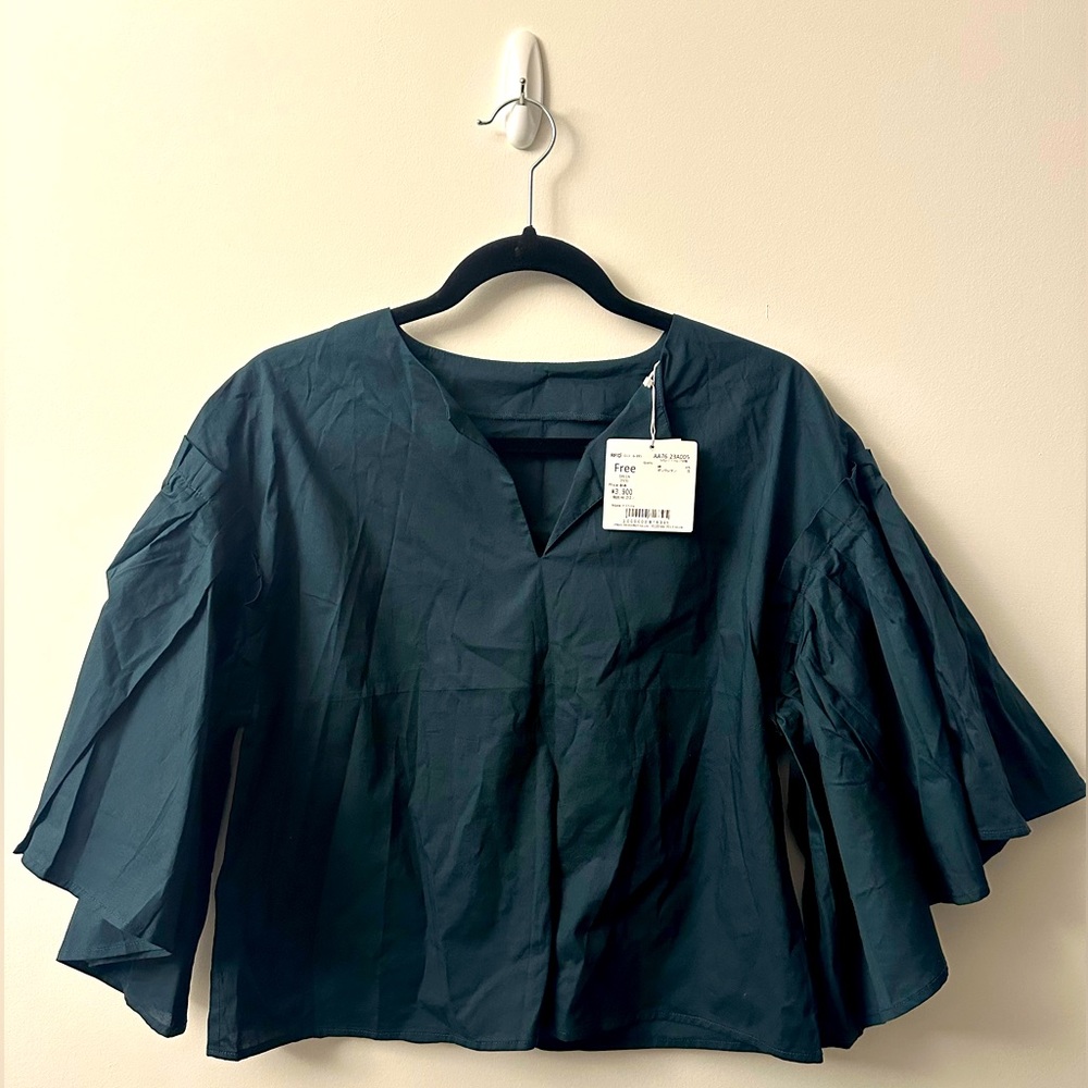 BNWT Japan Sense of Place free size ruffle sleeve top